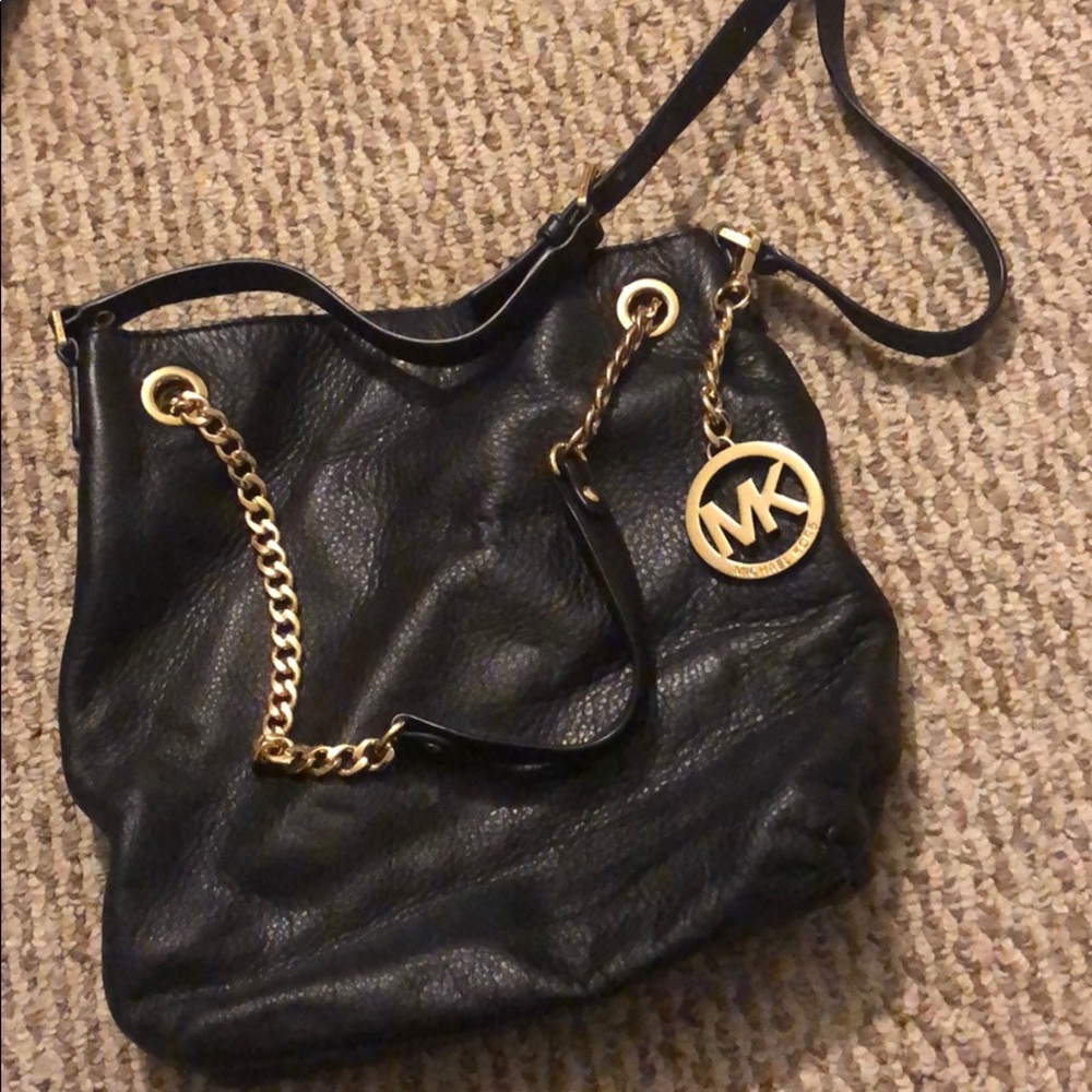 Micheal kors cross body black leather bag